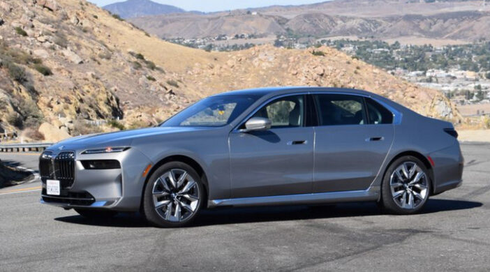 Обзор и тест-драйв новой BMW i7